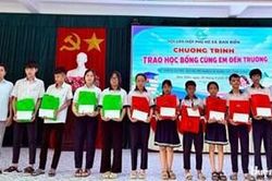 Tiếp sức cho học sinh kh&oacute; khăn đến trường