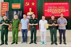 Thưởng n&oacute;ng lực lượng bắt giữ đối tượng t&agrave;ng trữ, mua b&aacute;n tr&aacute;i ph&eacute;p chất ma t&uacute;y