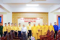 Nghệ An: C&aacute;c ph&aacute;i đo&agrave;n thăm, ch&uacute;c mừng Ban Trị sự GHPGVN tỉnh nh&acirc;n Đại lễ Vu lan - B&aacute;o hiếu