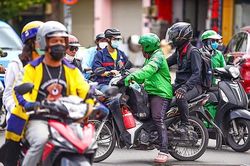Đề xuất nghiên cứu phương án chuyển xe xăng sang xe điện cho tài xế công nghệ