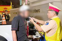 CSGT Đồng Nai xử l&yacute; 32 trường hợp vi phạm giao th&ocirc;ng khi 'đi b&atilde;o' mừng chiến thắng