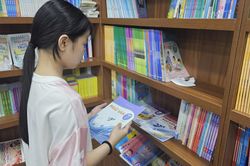 Khẩn trương bảo đảm đủ s&aacute;ch gi&aacute;o khoa trước năm học mới