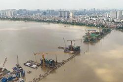 Chuẩn bị lắp vòm thép cầu Trần Hưng Đạo