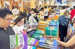 Trường học Thành phố Hồ Chí Minh đảm bảo đủ sách giáo khoa cho năm học mới