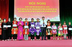 Hội khuyến học Tuyên Quang trao 90 triệu đồng học bổng cho học sinh vượt khó tại Lâm Bình, Bình An, Minh Quang