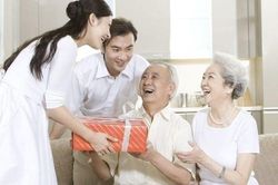 Gợi ý những món quà ý nghĩa, tinh tế dành tặng cha mẹ nhân dịp Vu Lan 2026