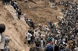 Vụ sập mỏ vàng khiến hơn 100 người thiệt mạng: Số thương vong có khả năng sẽ tăng lên
