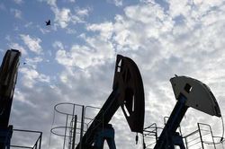 Gi&aacute; dầu tối 20/8: Brent vượt 94 USD/th&ugrave;ng, tăng phi&ecirc;n thứ năm li&ecirc;n tiếp
