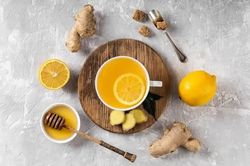 Buổi sáng nên uống nước gừng hay nước chanh nếu muốn kiểm soát cân nặng?