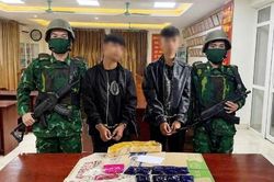 Hai thiếu niên bị bắt cùng 12.000 viên ma túy từ nước ngoài về