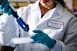 Vắc xin ung thư mRNA Moderna đạt kết quả giai đoạn 3