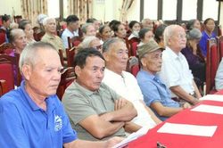 Lan toả những quy định về đất đai tới người dân xã đảo Minh Châu