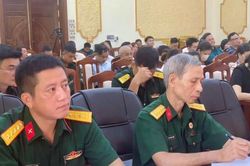 Ngọc Hồi chuẩn bị lấy mẫu hài cốt liệt sĩ chưa xác định danh tính