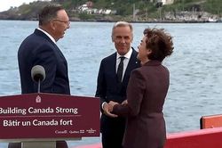 Canada trong vòng xoáy thuế quan với Mỹ
