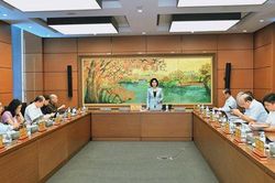 Đo&agrave;n đại biểu Quốc hội th&agrave;nh phố H&agrave; Nội thảo luận tại tổ về 3 dự &aacute;n Luật