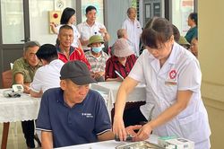 UBND TP. Hà Nội đẩy mạnh tiến độ khám sức khỏe toàn dân và phòng ngừa dịch bệnh