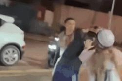 H&agrave; Nội: C&ocirc;ng an x&aacute;c minh vụ người đ&agrave;n &ocirc;ng 'xăm trổ' h&agrave;nh hung nam thanh ni&ecirc;n sau va chạm giao th&ocirc;ng
