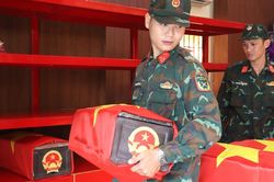 Chuyển mẫu hài cốt liệt sĩ từ TPHCM ra Hà Nội giám định ADN