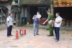 Kiểm tra, hướng dẫn đảm bảo an toàn phòng cháy, chữa cháy khu di tích Quốc gia đặc biệt Đền Sóc