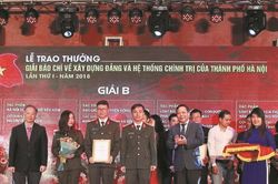 'Ở đây, không viết báo thì không có việc gì phù hợp cả'