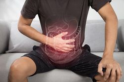 Có 3 dấu hiệu ung thư trực tràng nhưng người đàn ông không biết