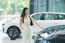Người mua xe nhận ưu đãi hàng chục triệu khi làm điều này trên VNeID