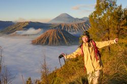 Tôi ngắm bình minh giữa biển mây tại núi lửa Bromo trước khi cháy rừng