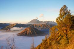 Bình minh choáng ngợp như 'hành tinh khác' ở núi lửa Bromo