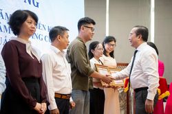 TP.HCM khen thưởng 33 tập thể, cá nhân đóng góp cho Đường sách Tết