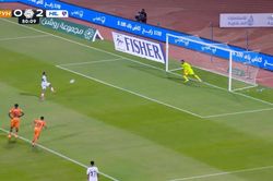 Panenka lên xà, tân binh 60 triệu bảng bị đồng đội quát