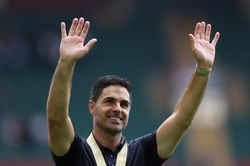 Pep rời đi, Premier League vẫn thuộc về người Tây Ban Nha