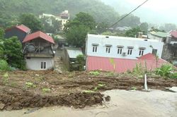 Sạt lở uy hiếp khu dân cư, Thanh Hóa ban bố tình huống khẩn cấp