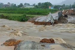 Thủ tướng Ch&iacute;nh phủ y&ecirc;u cầu r&agrave; so&aacute;t, tổ chức sơ t&aacute;n d&acirc;n cư khỏi khu vực nguy cơ bị ngập s&acirc;u, lũ qu&eacute;t, sạt lở đất