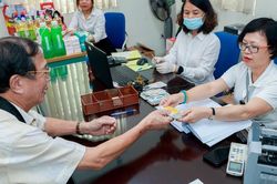 Thủ tục nhận trợ cấp hằng tháng cho lao động chưa đủ điều kiện hưởng lương hưu