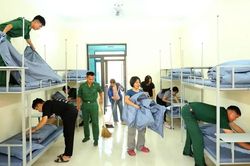 Bộ đội Biên phòng Sơn La chung tay làm đẹp trường vùng biên