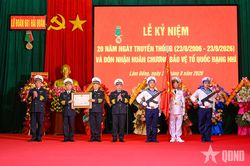 Lữ đo&agrave;n 681 đ&oacute;n nhận Hu&acirc;n chương Bảo vệ Tổ quốc hạng Nh&igrave;