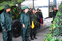 Thượng tướng Đỗ Xuân Tụng kiểm tra khả năng tổ chức chỉ huy, chuyển trạng thái sẵn sàng chiến đấu của Lữ đoàn Pháo binh 168 (Quân khu 2)