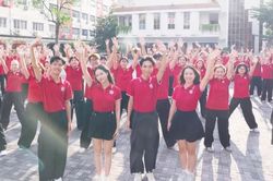 Gần 150 sinh viên trường ĐH Ngoại thương góp sức thực hiện MV chào đón tân sinh viên K65