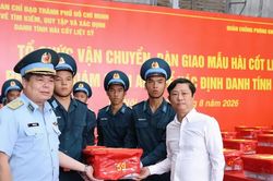 Trang nghiêm đón 7.104 mẫu sinh phẩm hài cốt liệt sĩ tại sân bay Gia Lâm