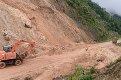 Quảng Ng&atilde;i: Th&ocirc;ng tuyến đường tr&aacute;nh đ&egrave;o Măng Rơi