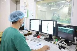 Đau chân và ngực, cụ ông 84 tuổi cùng lúc mắc 3 bệnh mạch máu nguy hiểm