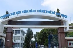 Sinh viên lo ngại khoản 'thu học phí quá hạn' 10- 20 triệu đồng