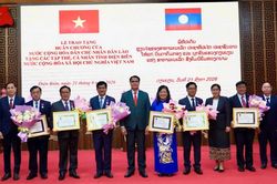 Điện Biên đón nhận Huân chương cao quý của Nhà nước Lào