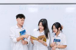 Xác định nhu cầu SGK, bảo đảm cung ứng đủ cho các trường trước 30/8