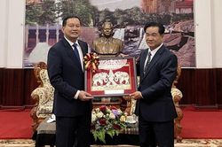 Lãnh đạo tỉnh Bolikhamxay tiếp Tổng Lãnh sự Việt Nam tại khu vực Trung Lào