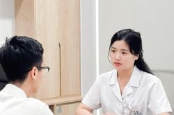 Chuy&ecirc;n gia cảnh b&aacute;o 'm&ecirc; cung' video ngắn khiến trẻ kh&oacute; kiểm so&aacute;t h&agrave;nh vi