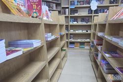 Sát ngày tựu trường, phụ huynh Nghệ An chạy khắp nơi 'săn' sách giáo khoa