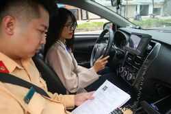 Từ năm 2027, thi lái ô tô sẽ kiểm tra kỹ năng vượt xe, chuyển làn
