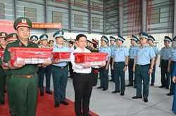 Bắt đầu hành trình đưa 7.104 mẫu sinh phẩm hài cốt liệt sĩ từ TP Hồ Chí Minh ra Hà Nội giám định ADN