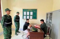 Biên phòng Lào Cai bắt quả tang vụ vận chuyển 114 bình khí cười